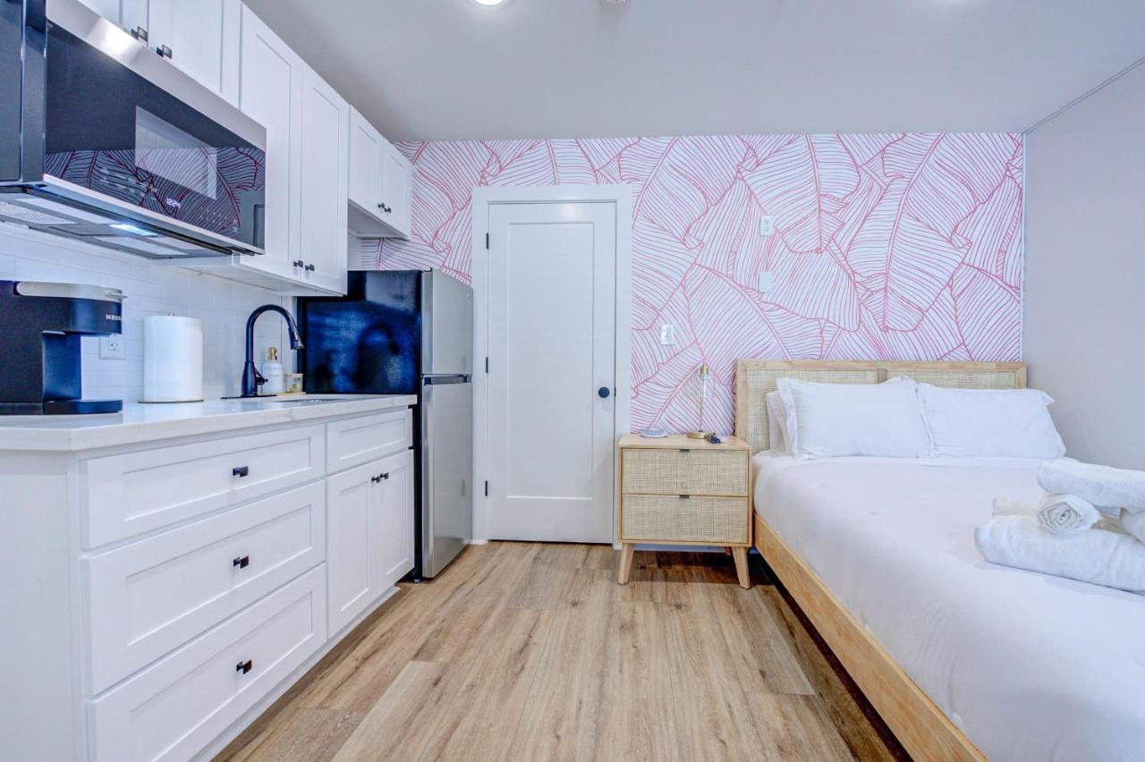 Pink Flamingo Studio Apartment Galveston Eksteriør billede